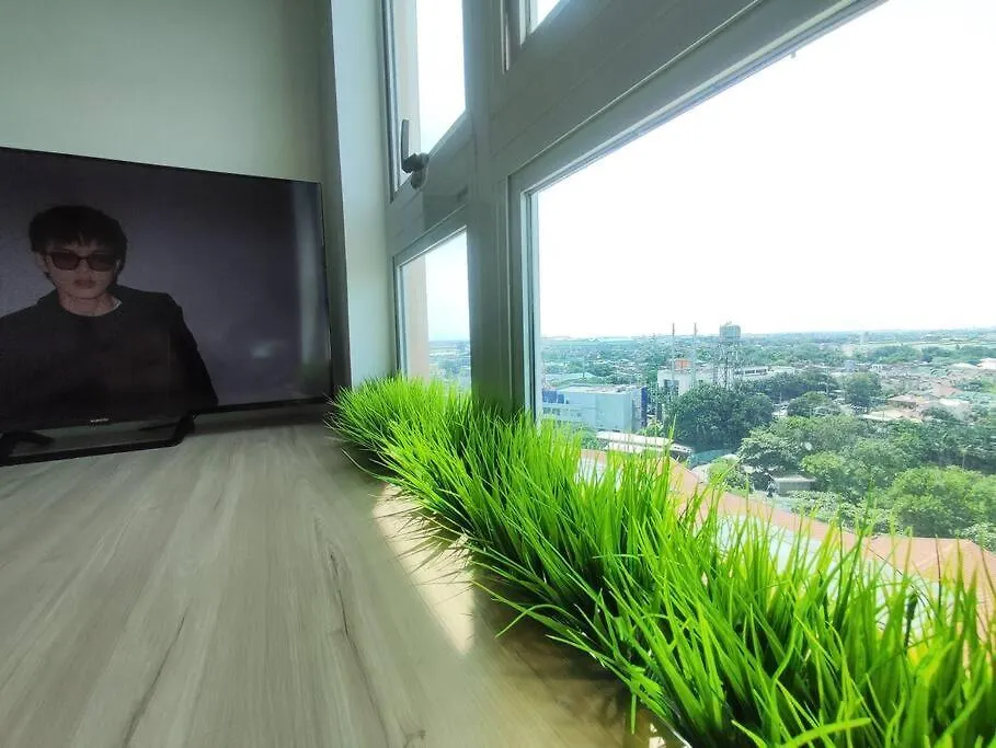 Oak Apartment At The Rochester Bridgeview Tower Manila