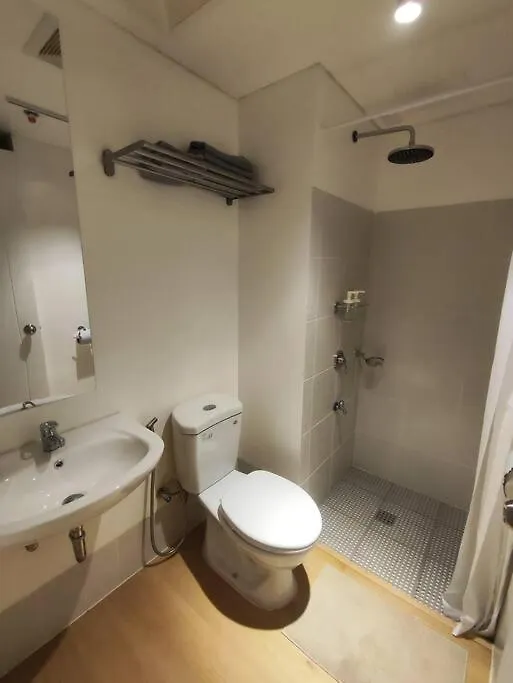 Oak Apartment At The Rochester Bridgeview Tower Manila Philippines