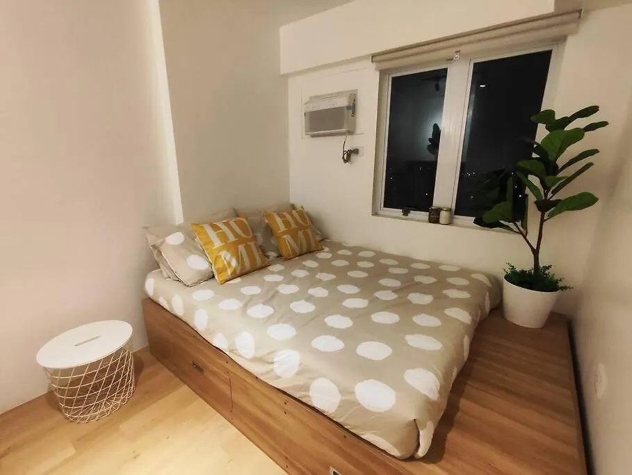 Oak Apartment At The Rochester Bridgeview Tower Manila