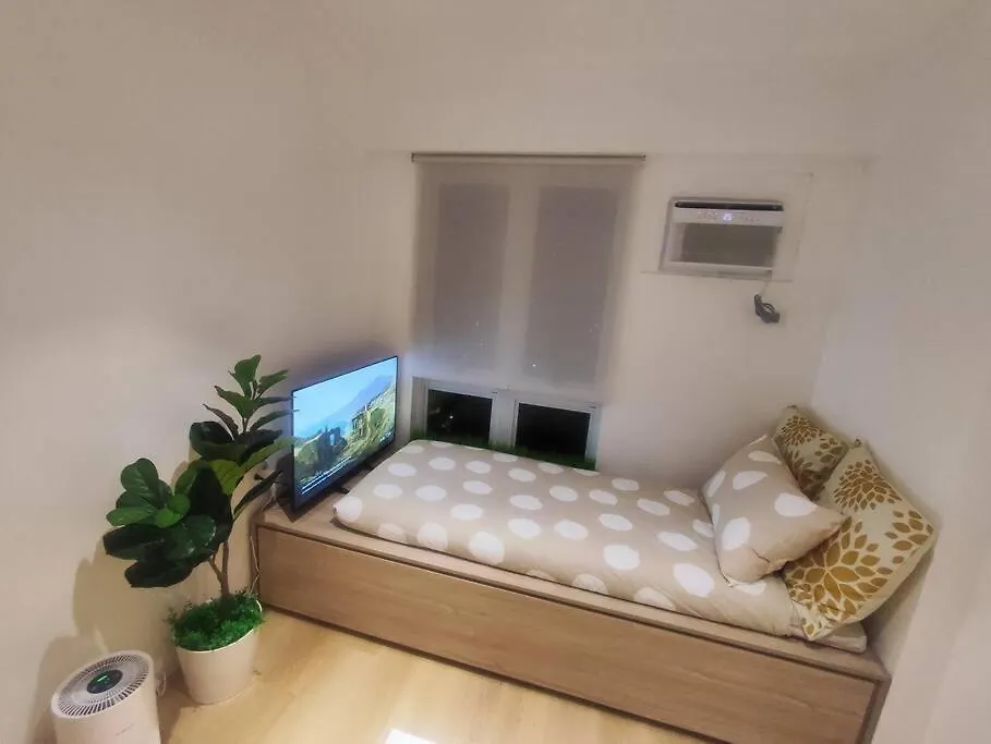 Oak Apartment At The Rochester Bridgeview Tower Manila Philippines